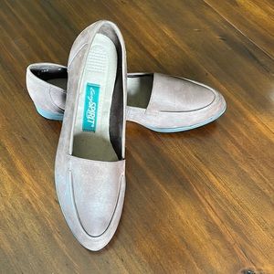 Easy spirit chestnut loafer.